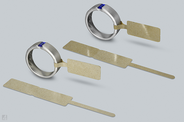 Nachhaltiger durch Altpapier: selbstklebendes Etikett mit Schlaufe von eXtra4 Labelling Systems Nachhaltiger durch Altpapier: selbstklebendes Schlaufen-Etikett von eXtra4